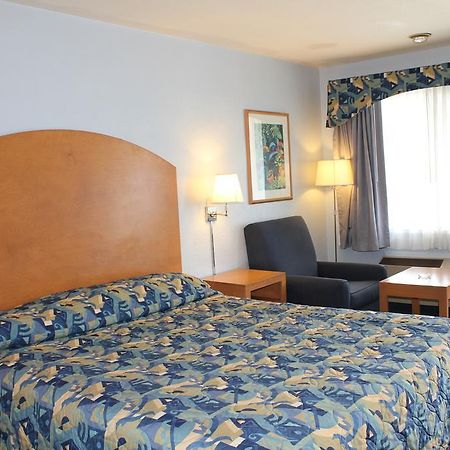 Economy Inn วัตสันวิลล์ ภายนอก รูปภาพ