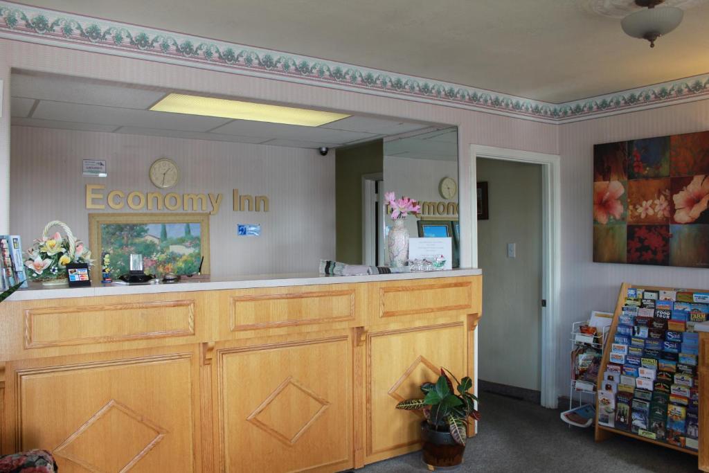 Economy Inn วัตสันวิลล์ ภายนอก รูปภาพ
