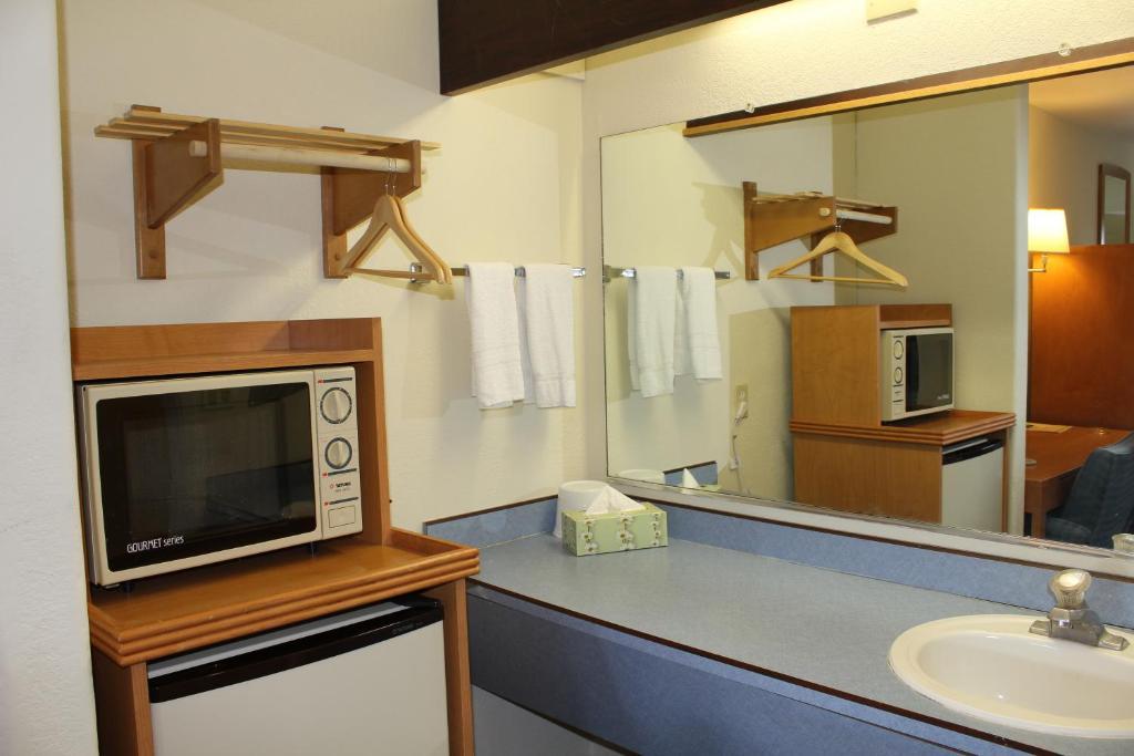 Economy Inn วัตสันวิลล์ ห้อง รูปภาพ